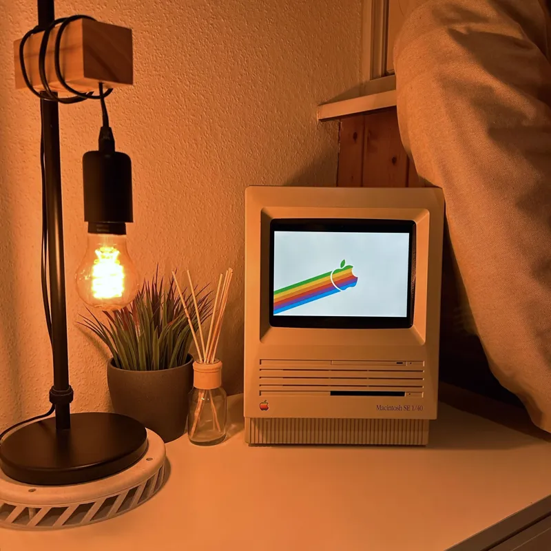 Mount for a FireHD 8 (2022) for a Macintosh SE.