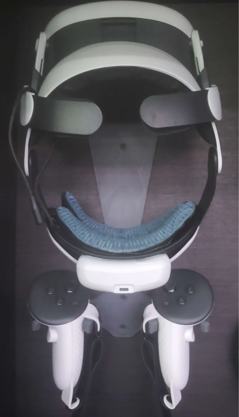 Meta Quest 3 Headset & Controller wall mount
