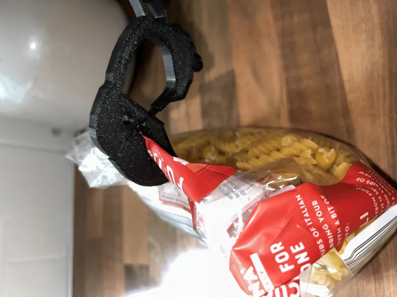 toucan food clip