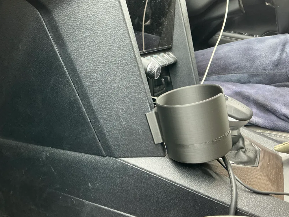 Cup holder for Amarok 2024 by 冷猫 MakerWorld