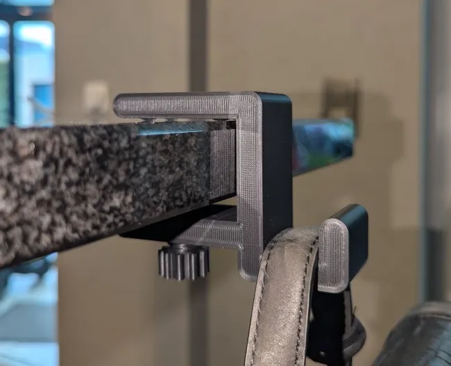 Grippy (bag) hook