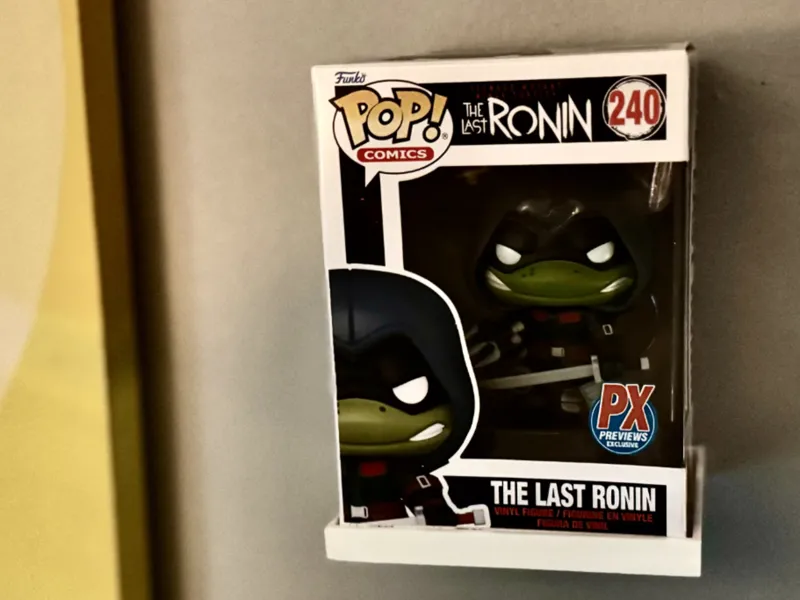 Funko Pop in box wall mount