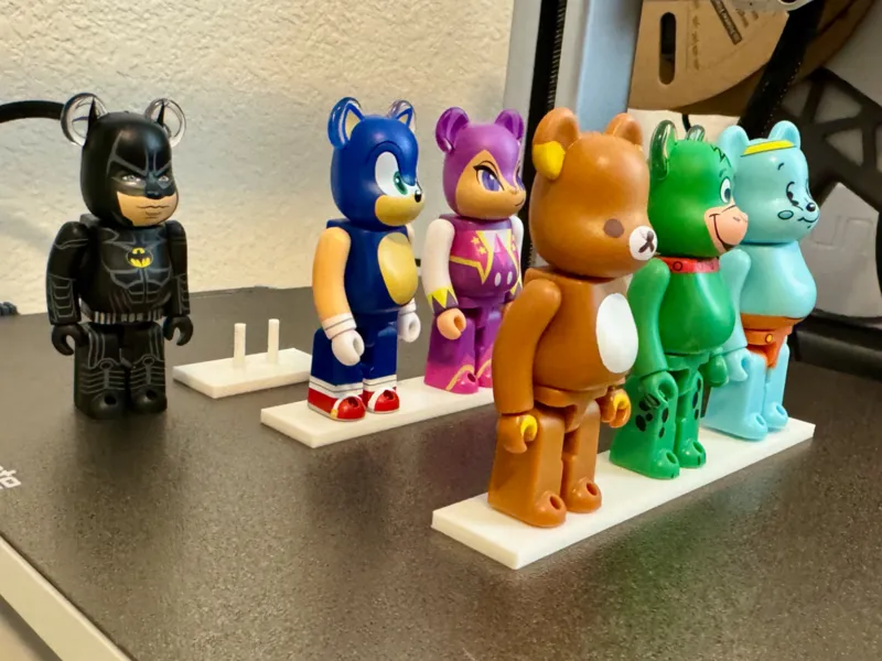 Simple BearBrick 100% Stand
