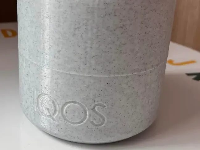 Closable ashtray for heated cigarettes.