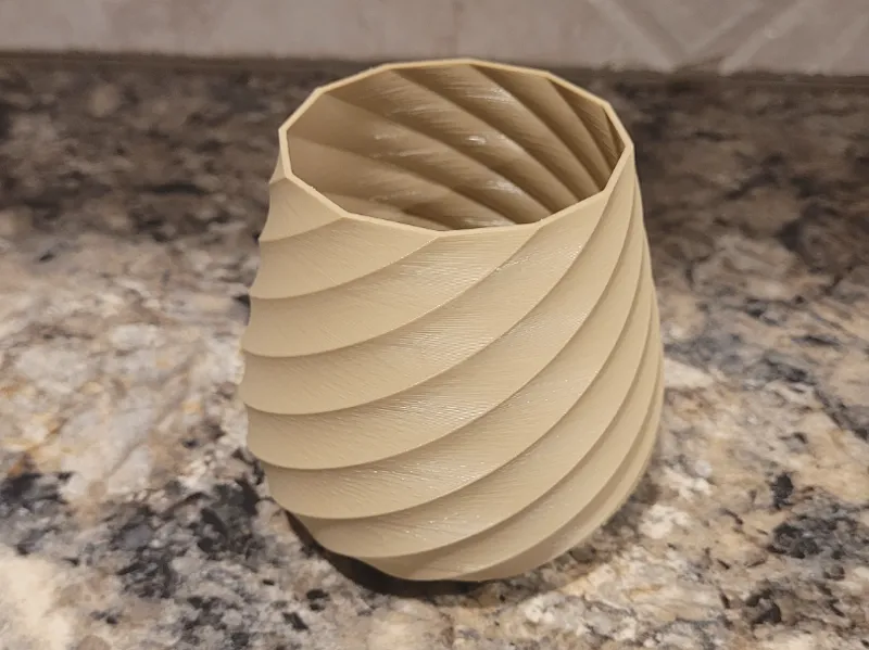 Pot/Vase - Slightly Spiraled