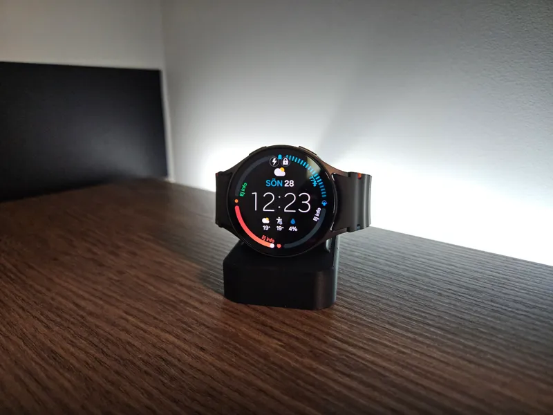 Samsung Galaxy Watch 7 charger stand