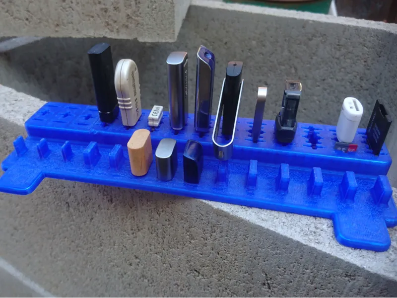 Holder SD Cards; USB, USB-C Drives + Covers 