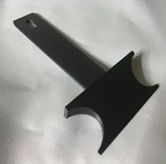 Spatula with corners for easier removal of support