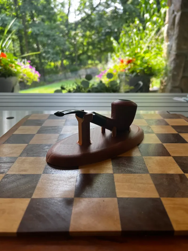 Tobacco pipe holder