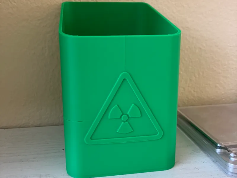 Desk trash can