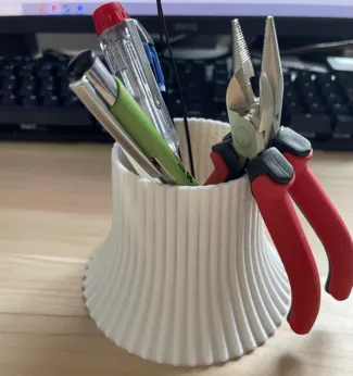 Simplistic Pen Holder