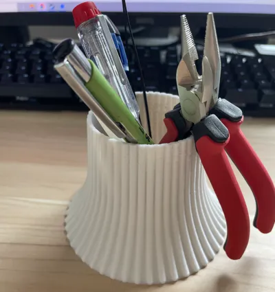 Simplistic Pen Holder