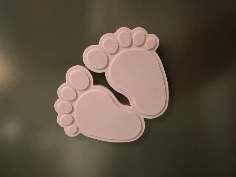 newborn feet magnet