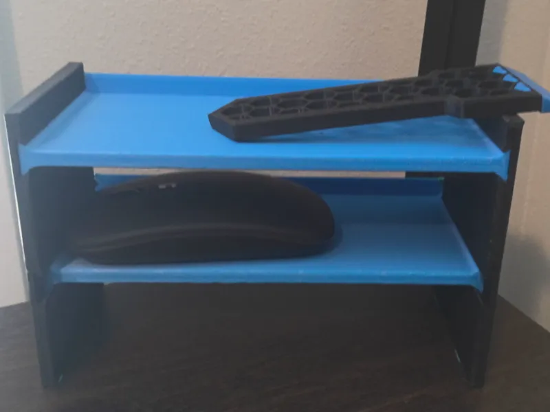 Simplistic desk shelf