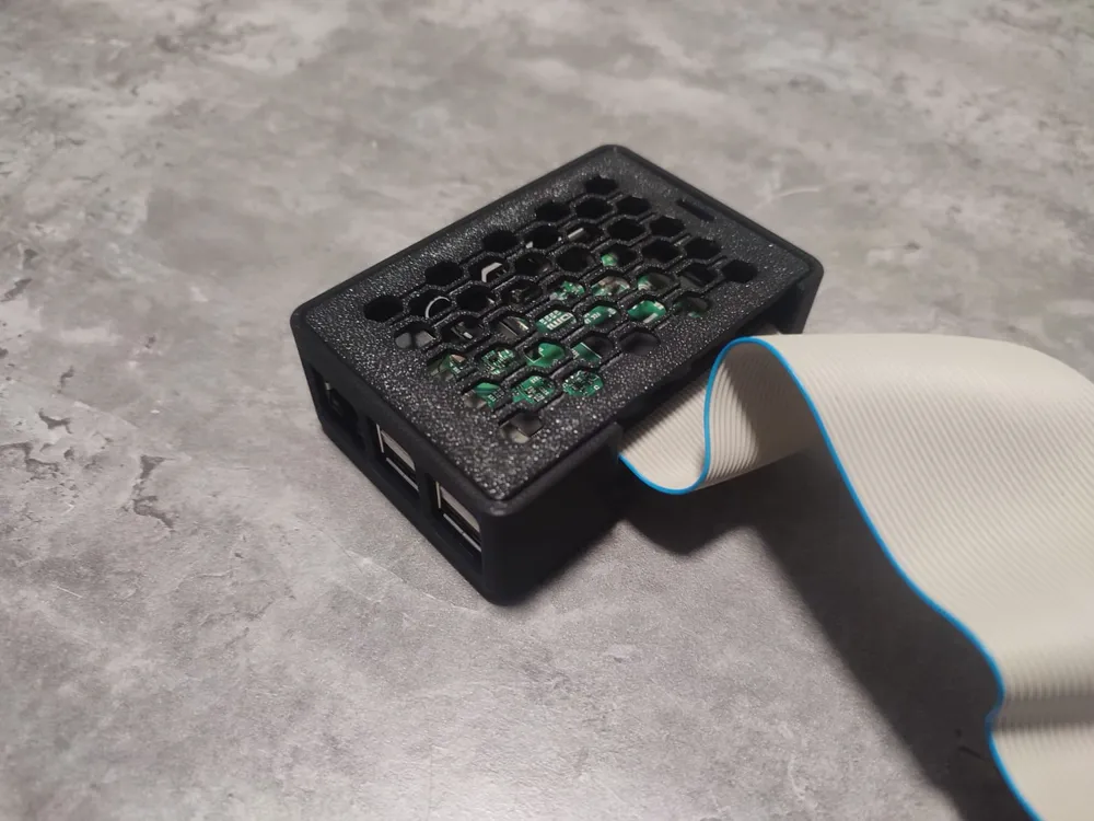 Raspberry PI 3/4 Case + GPIO Ribbon Cable Cutout Remixed by Nico Schulz ...