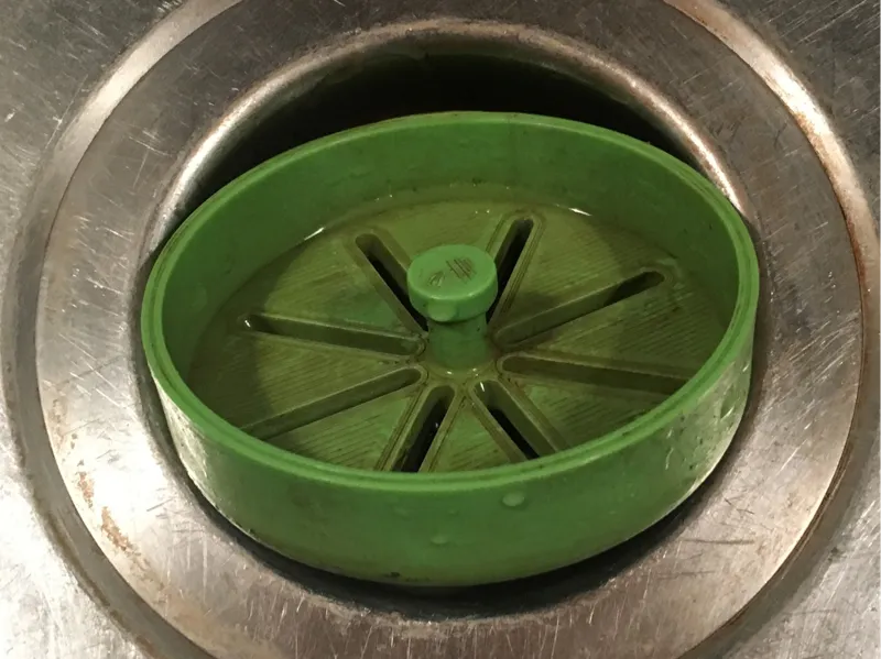 Plug for the kitchen sink 