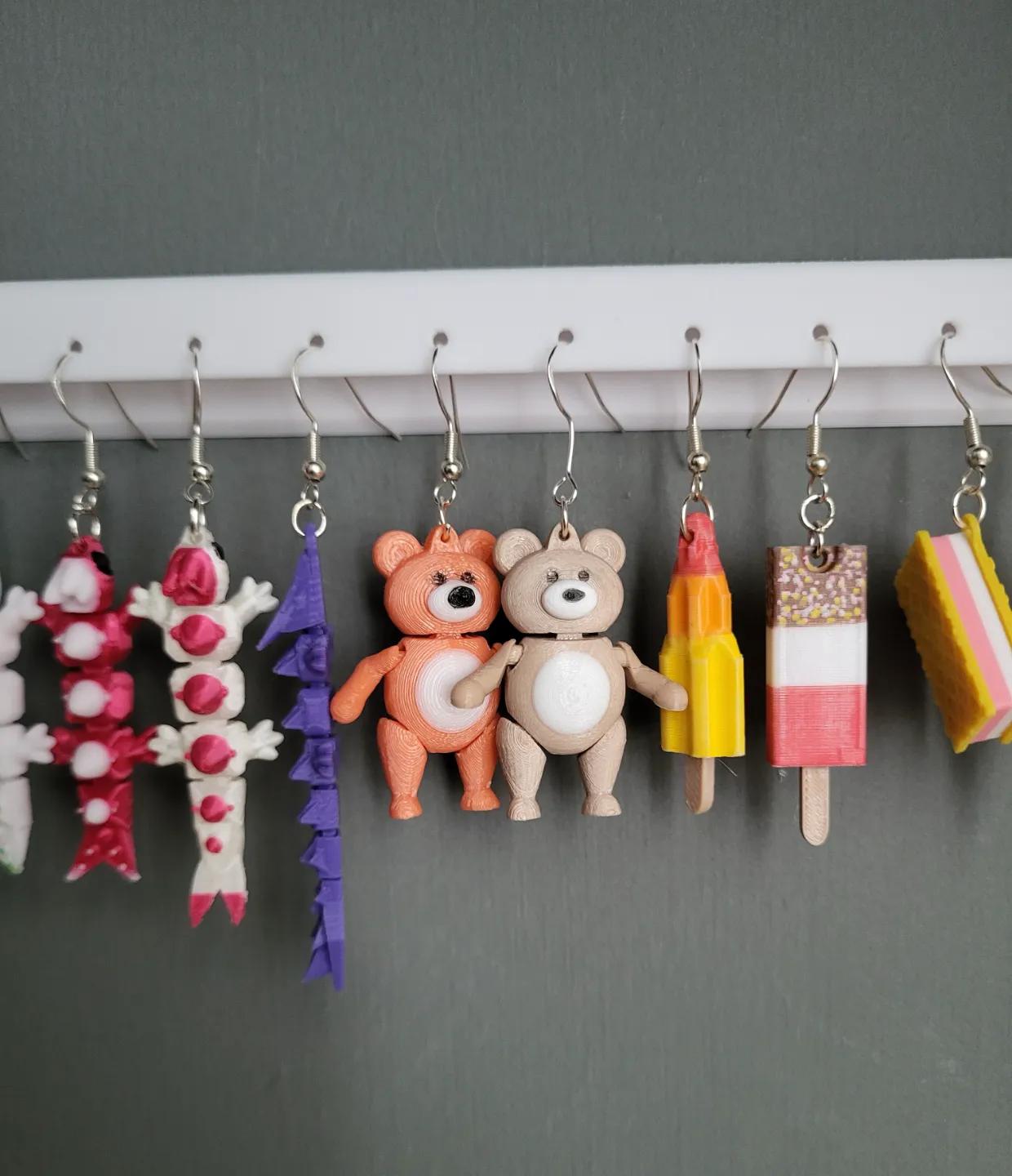teddy bear earring articulated view 3