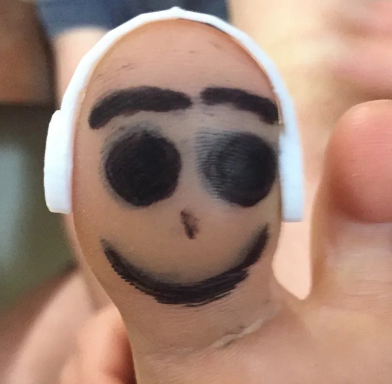 toe phones