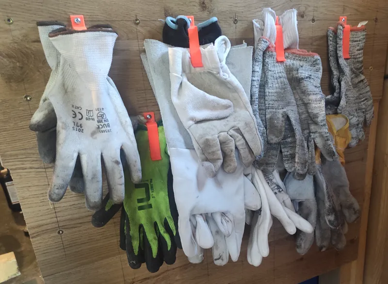 glove clip