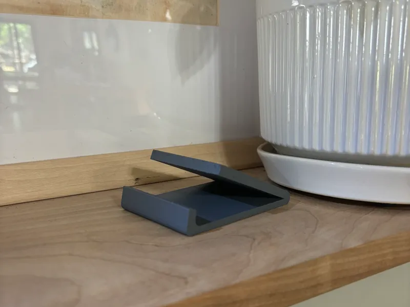 Simple iPhone stand (no supports)