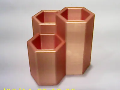 honeycomb pen holder