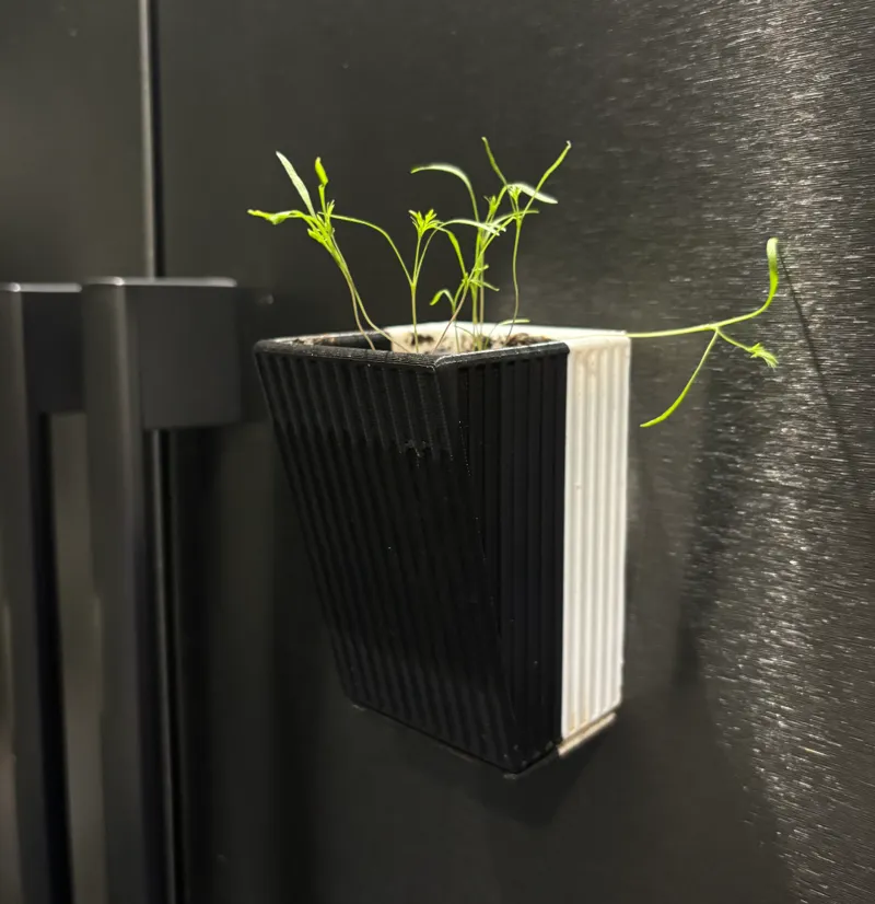 Magnetic Plant Pot