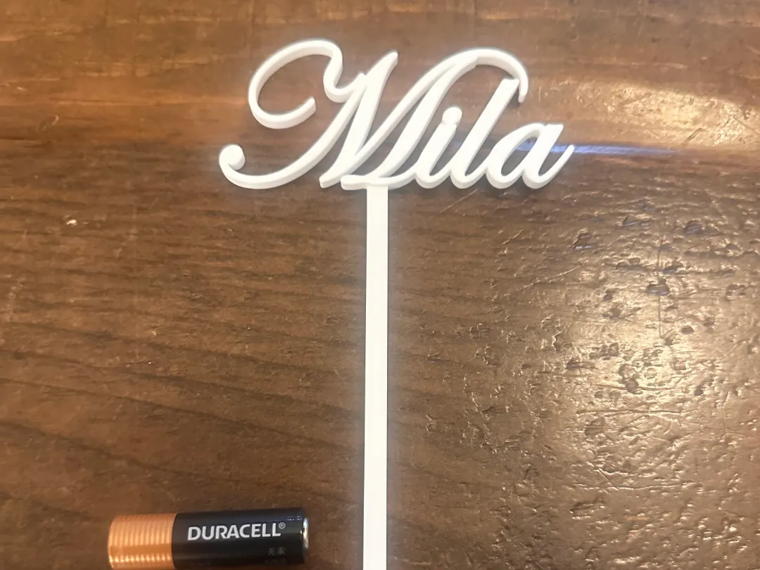 Topper de gâteau d'anniversaire « Mila »