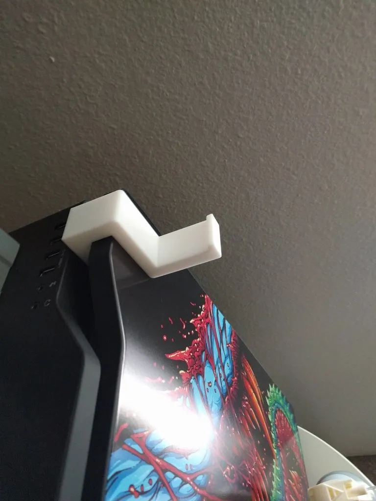 NZXT H440 headphone hook