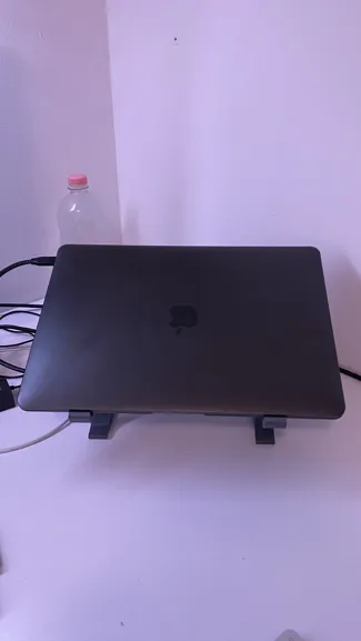 Laptop / Macbook stand
