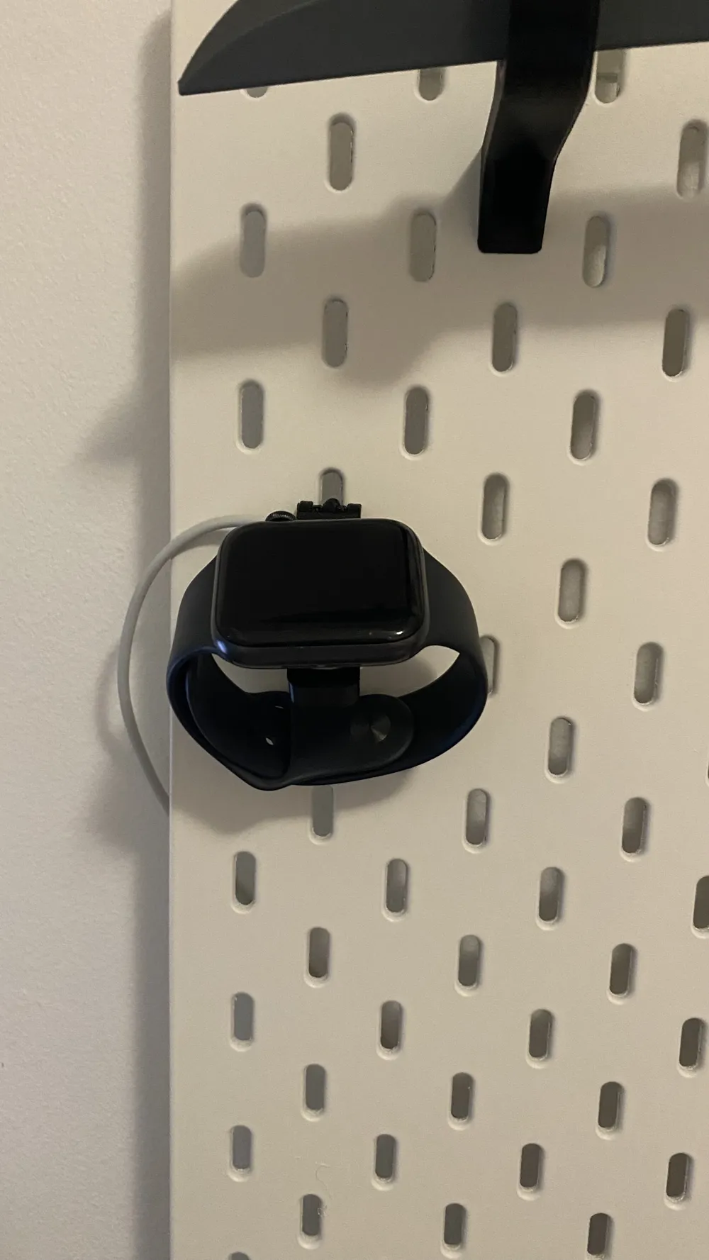 Ikea Skadis apple watch charger Remixed by Gen3D MakerWorld