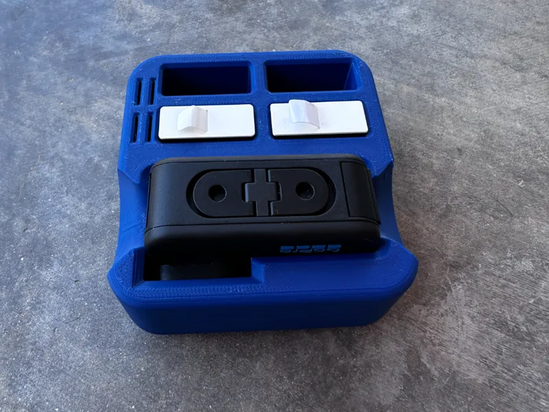GoPro Hero 11 + 4 battery + 4 SD card holder