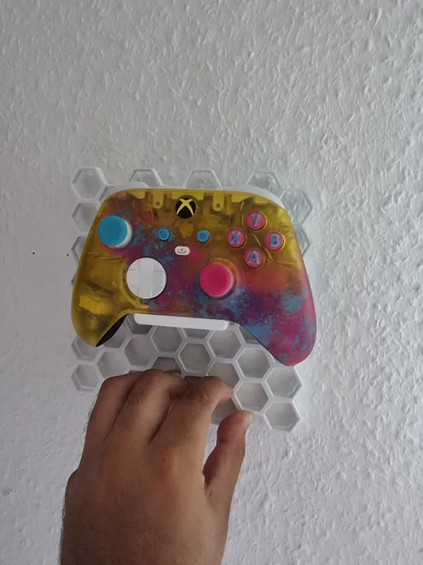 Honeycomb Storagewall Xbox Controller Holder Remix