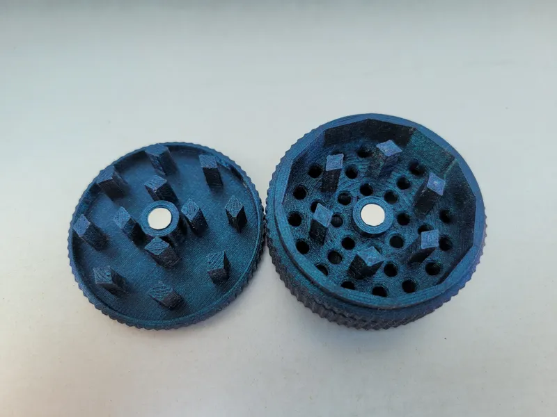 Herb Grinder with Magnets