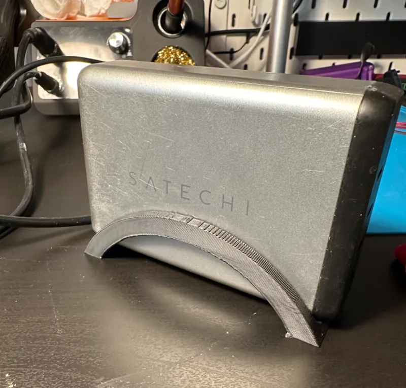 Satechi desk charger stand