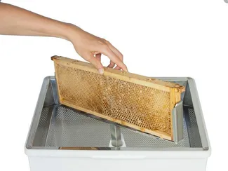 Turnable decapping device for honeycombs