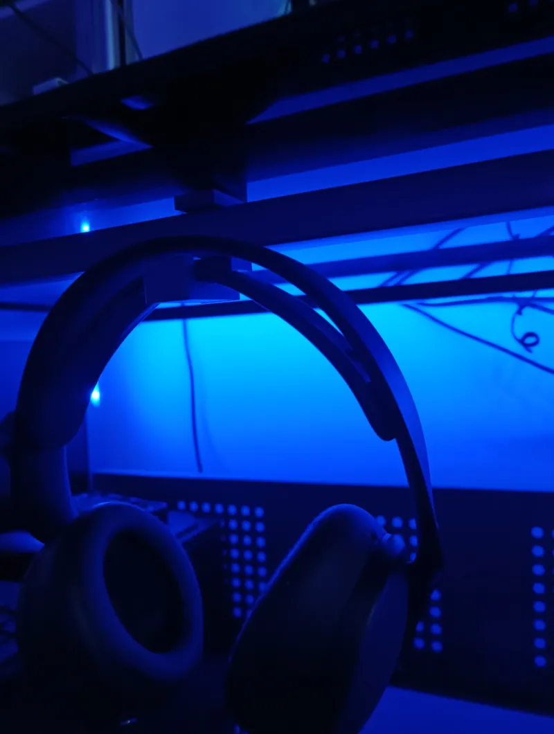 headphone holder