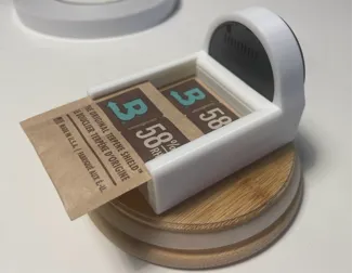 Boveda Size 4 and Hygrometer Case