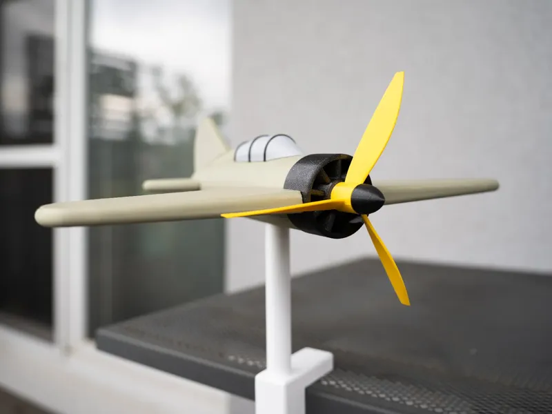 Airplane wind spinner