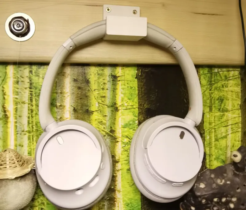 Headphone holder