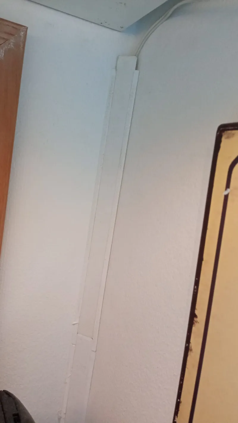 Cable route and lid