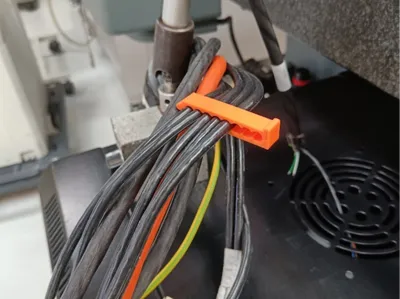 scalable cable comb clip