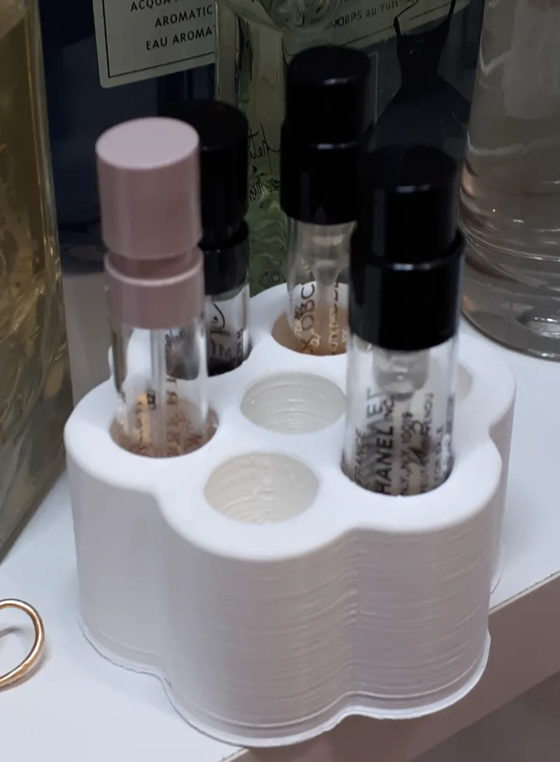 Perfume samples holder