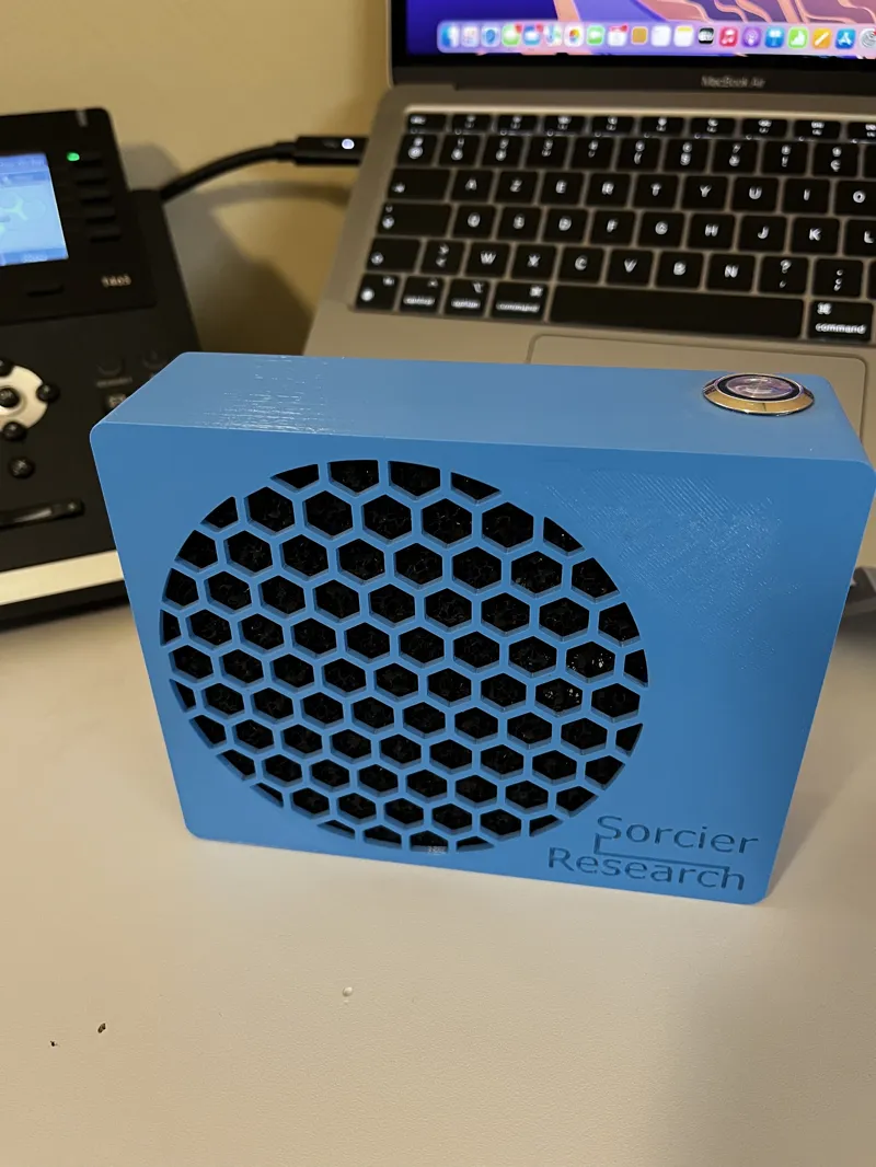 Solder fume extractor