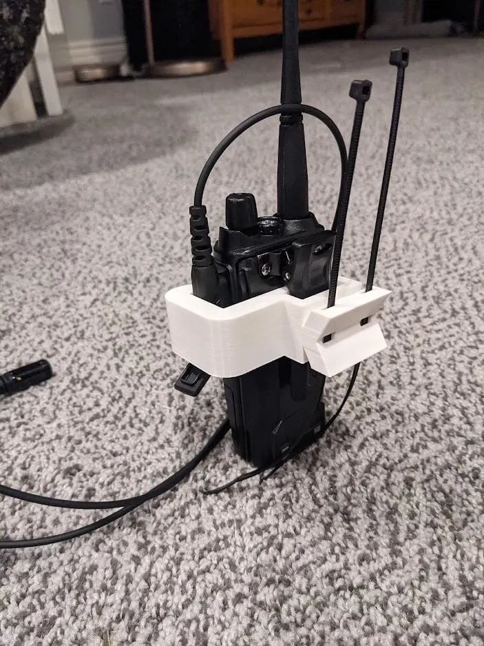 Baofeng UV-82 mount with plug retention