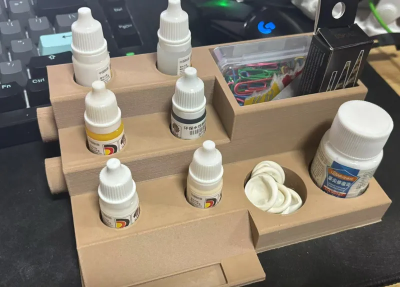 pigment holder