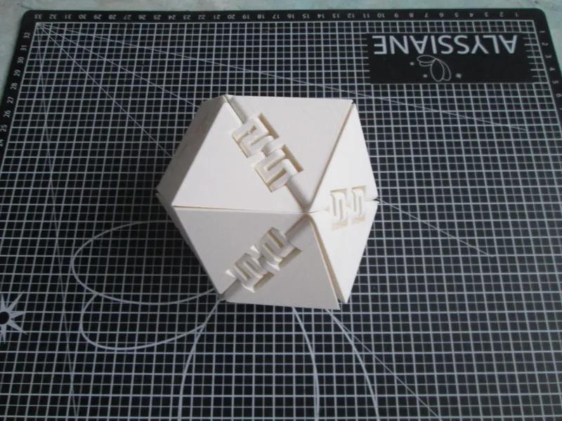 cubic flexahedron toy