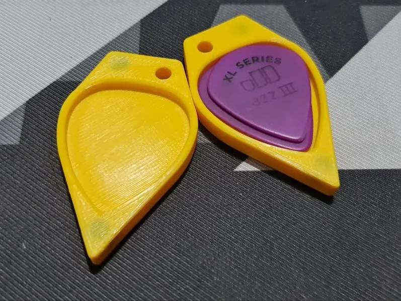 Magnetic Keychain Pick Holder