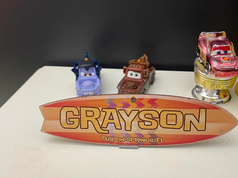 Surfboard nameplate stand