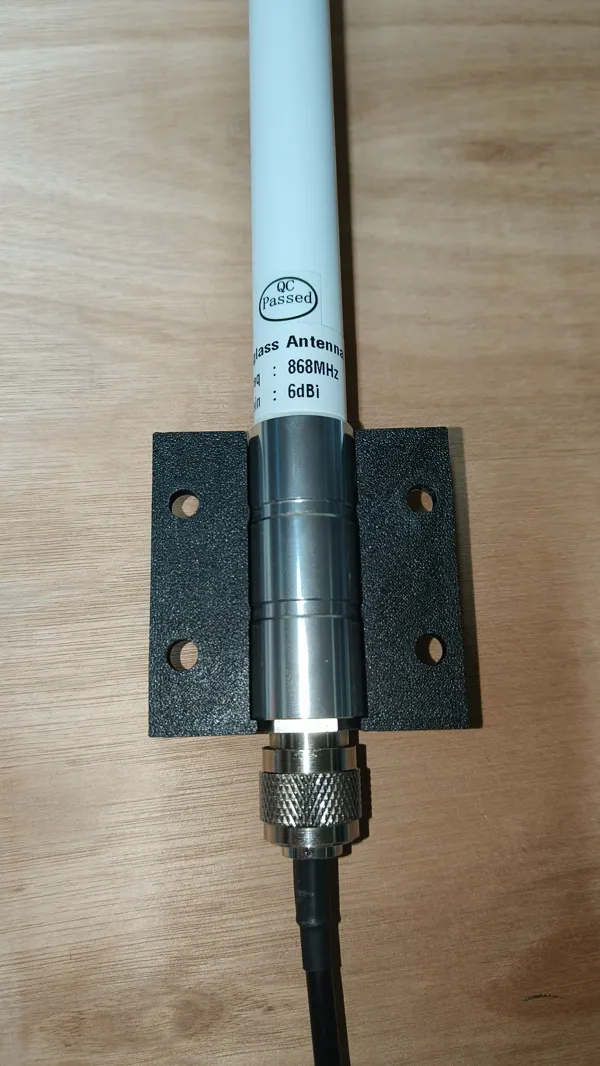 Support d'antenne pour mât