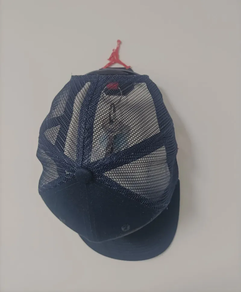 SOPORTE PARA GORRA